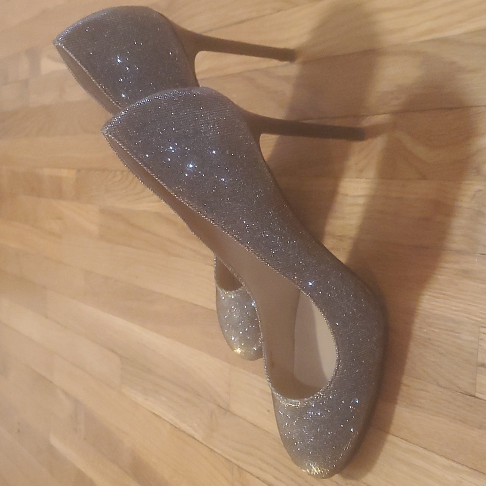 Heels - Picture 3 of 3
